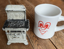 Antique ROYAL Cast Iron Toy Stove c.1915 Advertising Premium - Missing Back Leg 