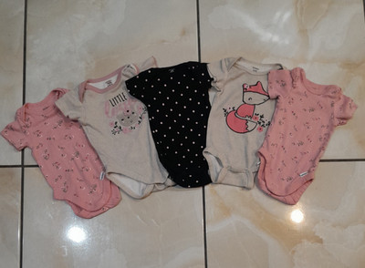 Gerber's Infant Girls Onesies Set of 5 Sz 0-3 months Pink/Black/Gray/Floral