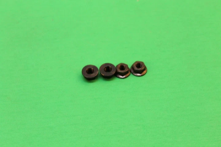 Tuerca Kawasaki NOS 6mm CANTIDAD 4 KX250 KX550 ZX750 ZX900 KZ1000 ZG1000 92015-1233  Foto 4 de 4