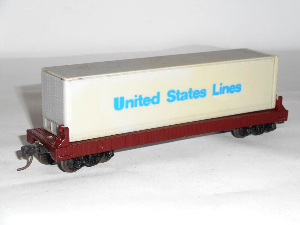 Tyco flatcar & unbranded container . Good overall cond. HO Scale. No box. - Image 2 of 4