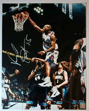 1999 Vince Carter Autographed Photo 16