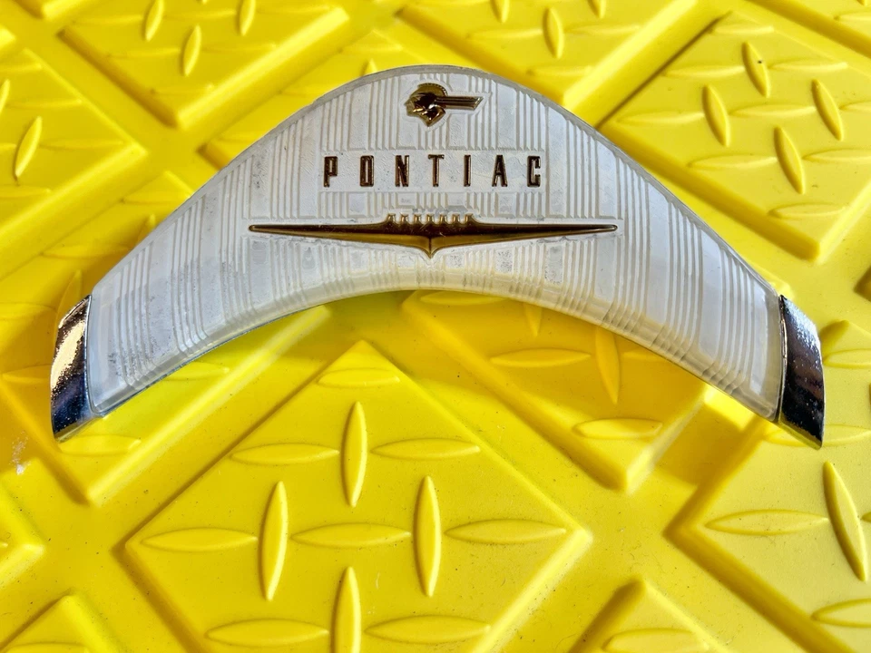 Pontiac 1958 botón de bocina con adorno dorado 58 Star Chief Foto 2 de 4