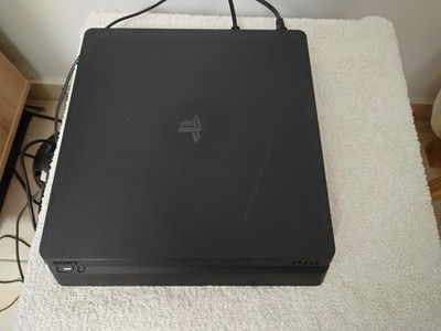 PS4 Slim Low Firmware 3.55 FW 500GB. Die Konsole hatte sehr leichte Gebrauchsspuren..