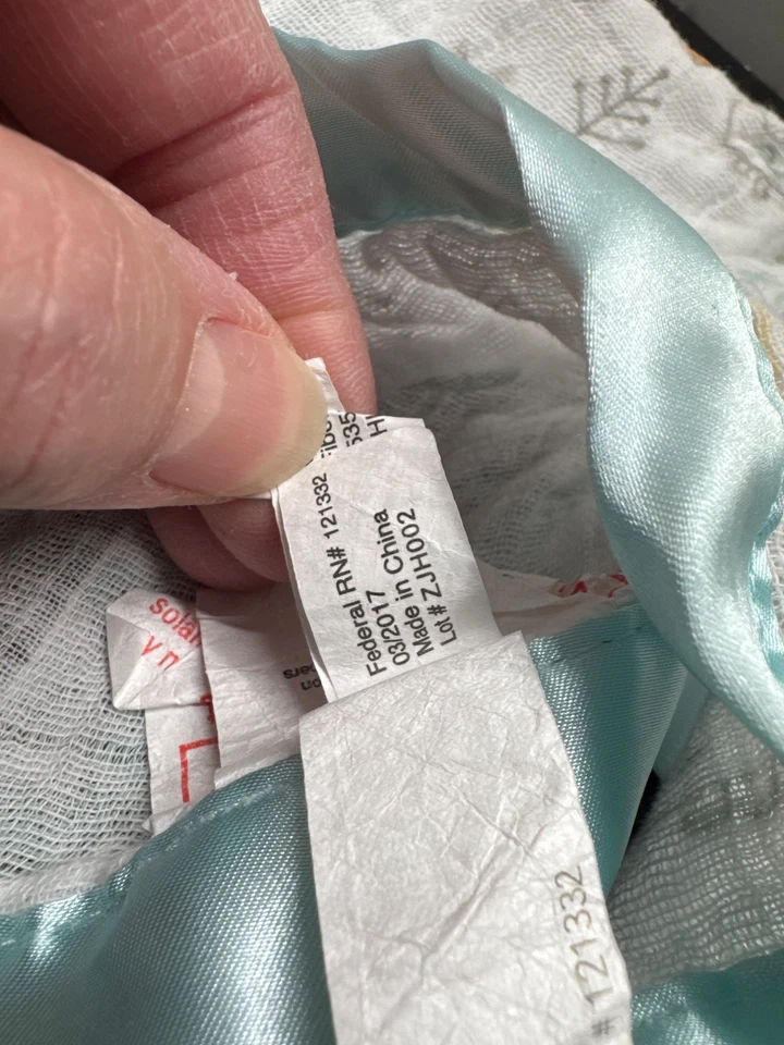 Manta de seguridad para bebé Bananafish Lovey con cabeza de jirafa de felpa suave y ribete satinado Foto 3 de 4