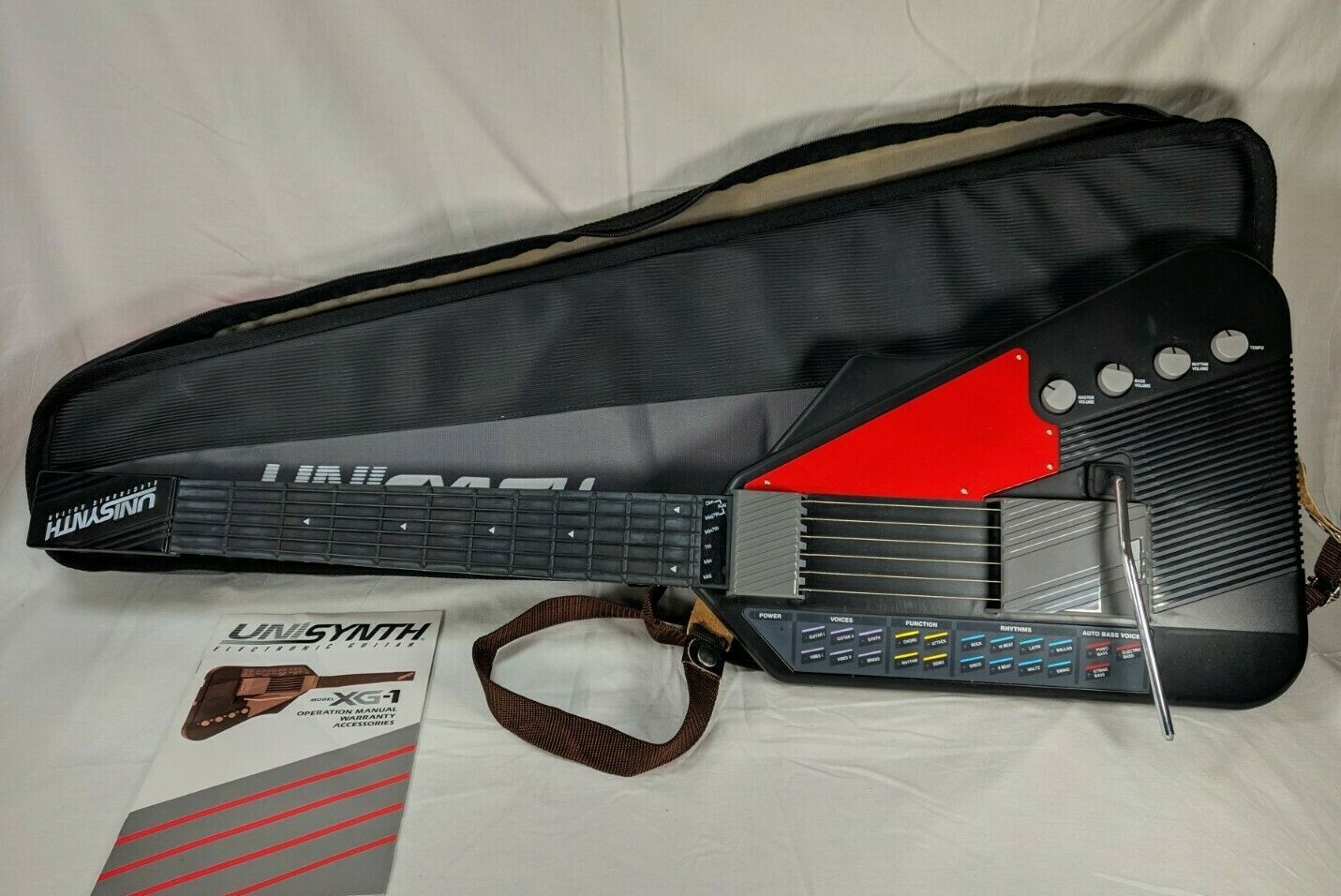 VINTAGE UNISYNTH ELECTRONIC GUITAR XG-1 SUZUKI JAPAN SYNTHWAVE Carry case VINTAGE UNISYNTH ELECTRONIC GUITAR XG-1 SUZUKI JAPAN SYNTHWAVE Carry case