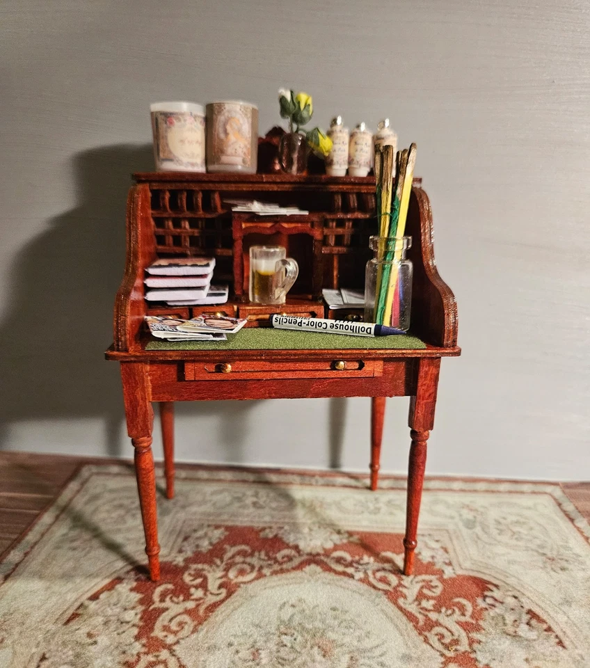 Escritorio de secretaria para casa de muñecas escala 1:12, silla Bespaq, alfombra y accesorios Foto 3 de 4