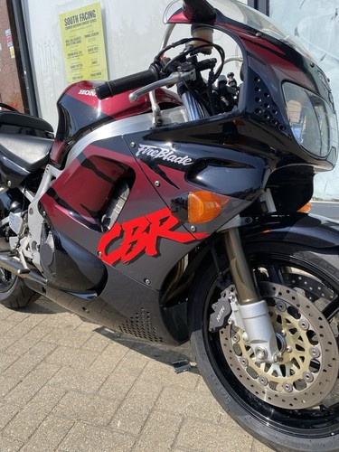 Honda CBR900RR Fireblade 1994 9562 Miles - Picture 9 of 15