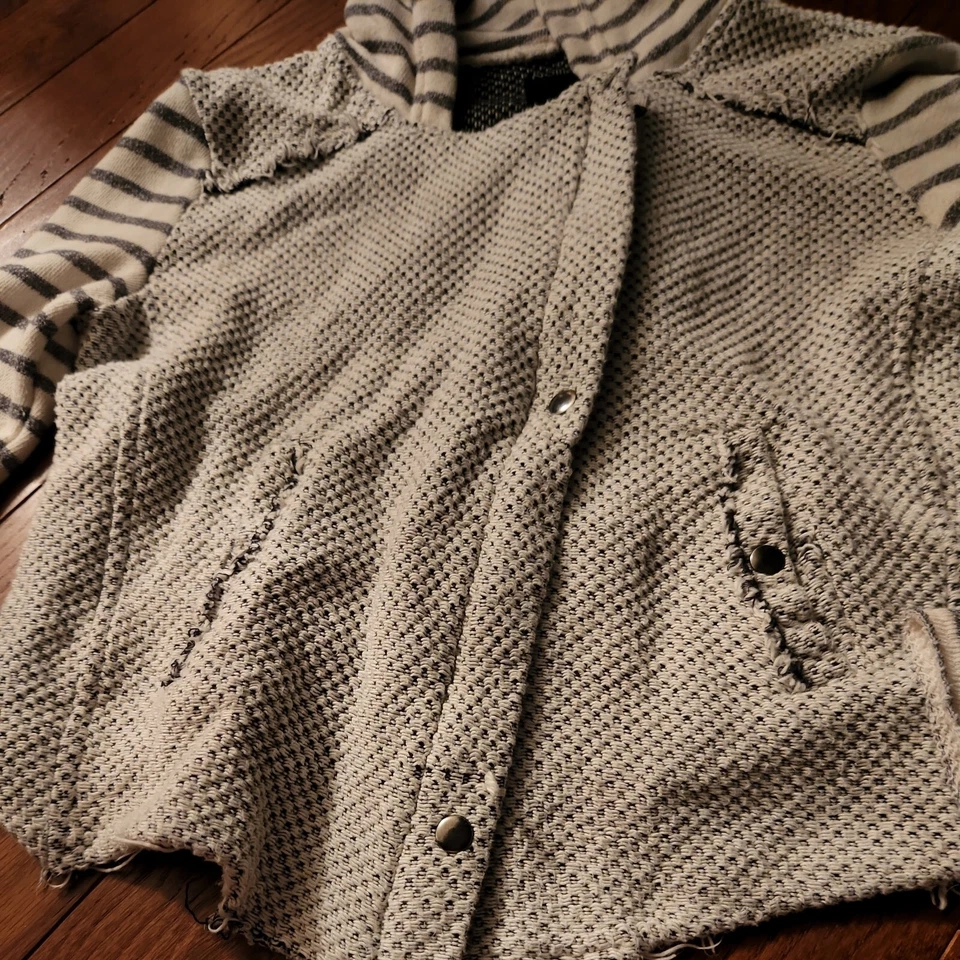 Jaqueta moletom Nollie feminina bege com capuz abotoada manga longa média - Imagem 3 de 4