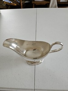 Vintage Meriden Britannia Company Silver Plated Gravy Boat