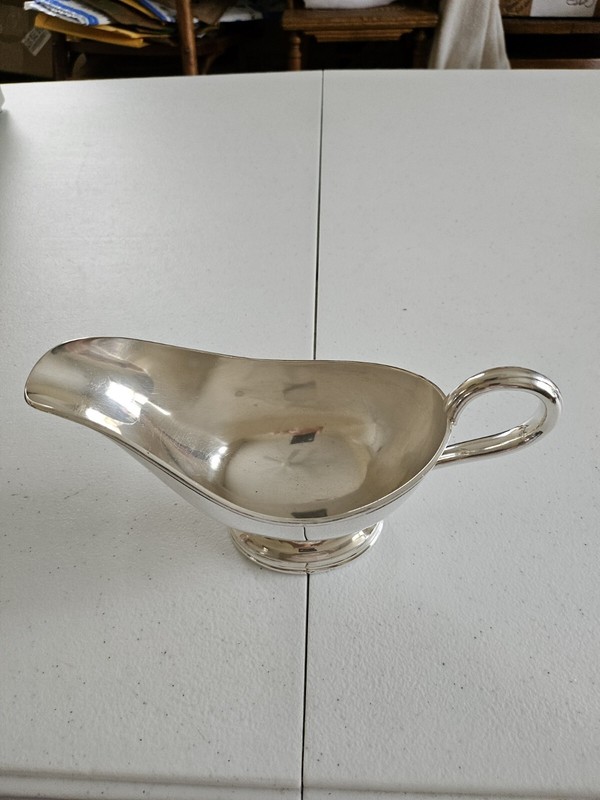Vintage Meriden Britannia Company Silver Plated Gravy Boat
