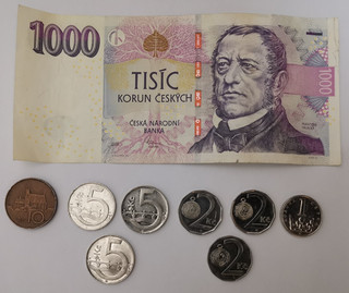 1032 Czech Koruna 1x 1000 note 1x 10 3x 5 3x 2 1x 1 coin