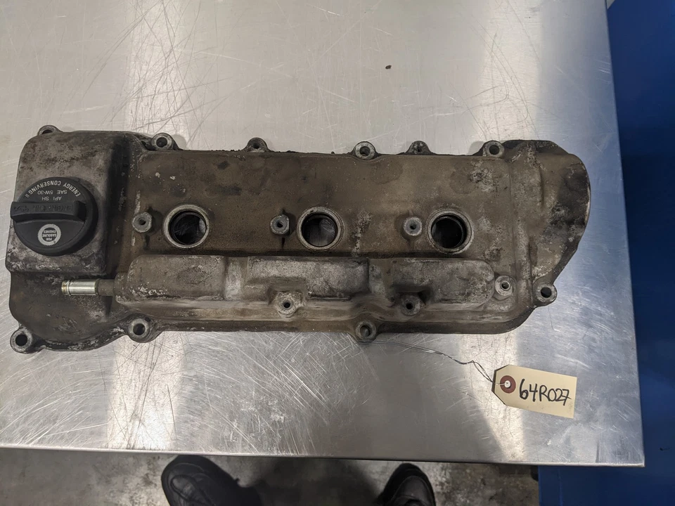 Left Valve Cover For 98-00 Toyota Sienna  3.0 - Image 2 of 4