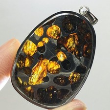 Collier rare pendentif météorite pallasite 71,8 ct météorite Brenham DG3841