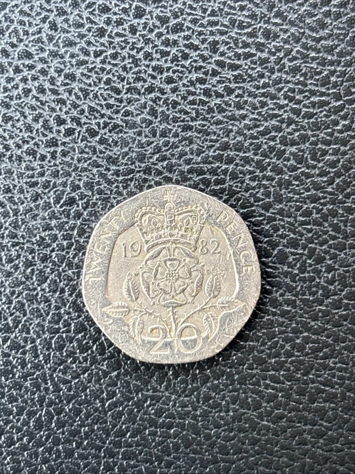 1982 England Queen Elizabeth II 20 Pence Coin RARE Circulated Coin - Image 2 of 2