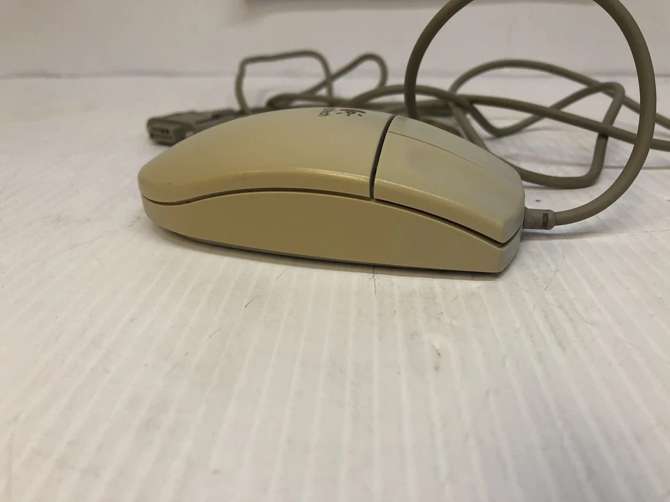 LOGITECH M-M35 3-BUTTON WIRED SERIAL TRACKBALL MOUSE, RETRO GAMING MOUSE - Image 3 of 4