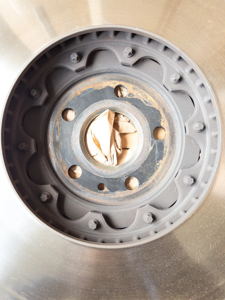 Rotor de freio a disco dianteiro GM OEM 84271643 Chevrolet Camaro 2017-2024 CTS 2016-2019 - Imagem 2 de 4