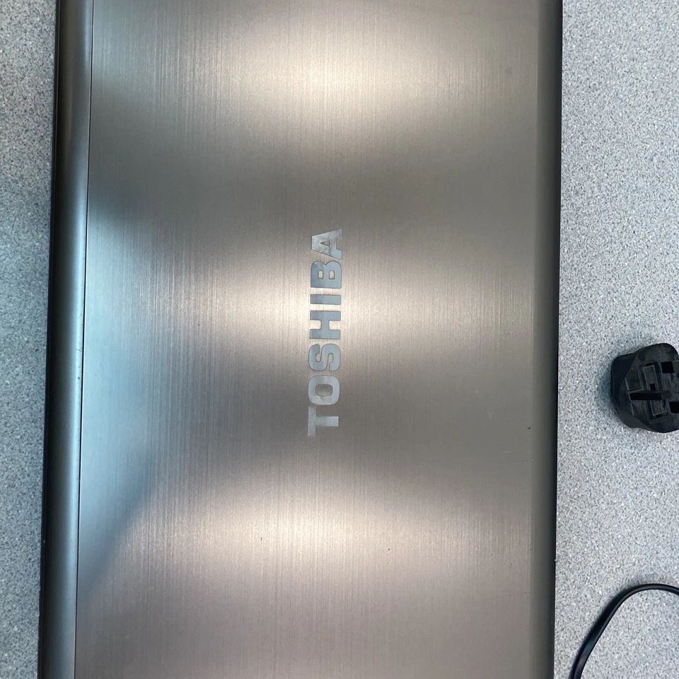 Toshiba Satelite Pro C850 Core i3-3 4 GB No Hdd Spares Repair Bargain Laptop - Image 4 of 4