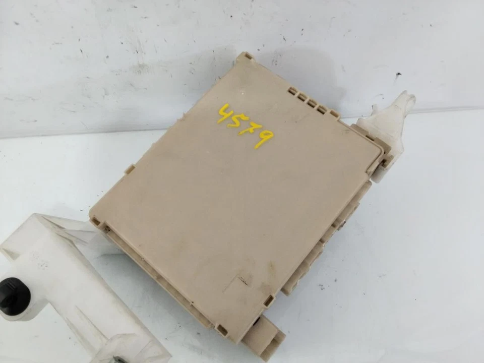 Porta Fusibili per TOYOTA AYGO (B4) X-Play Business 2014 1738939 - Immagine 2 di 4