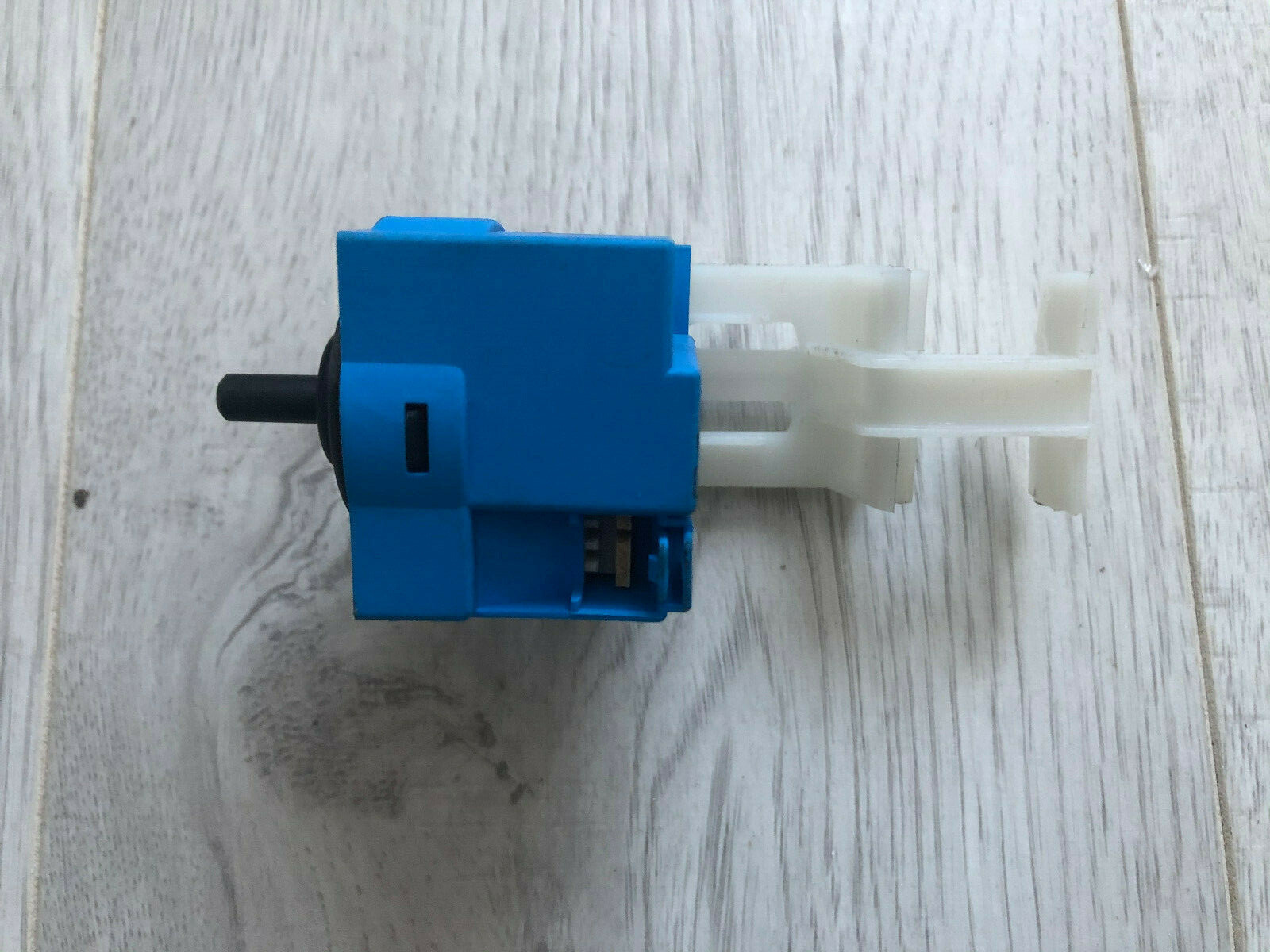 Indesit Xwa 81682X W UK Washing Machine Pressure Switch  