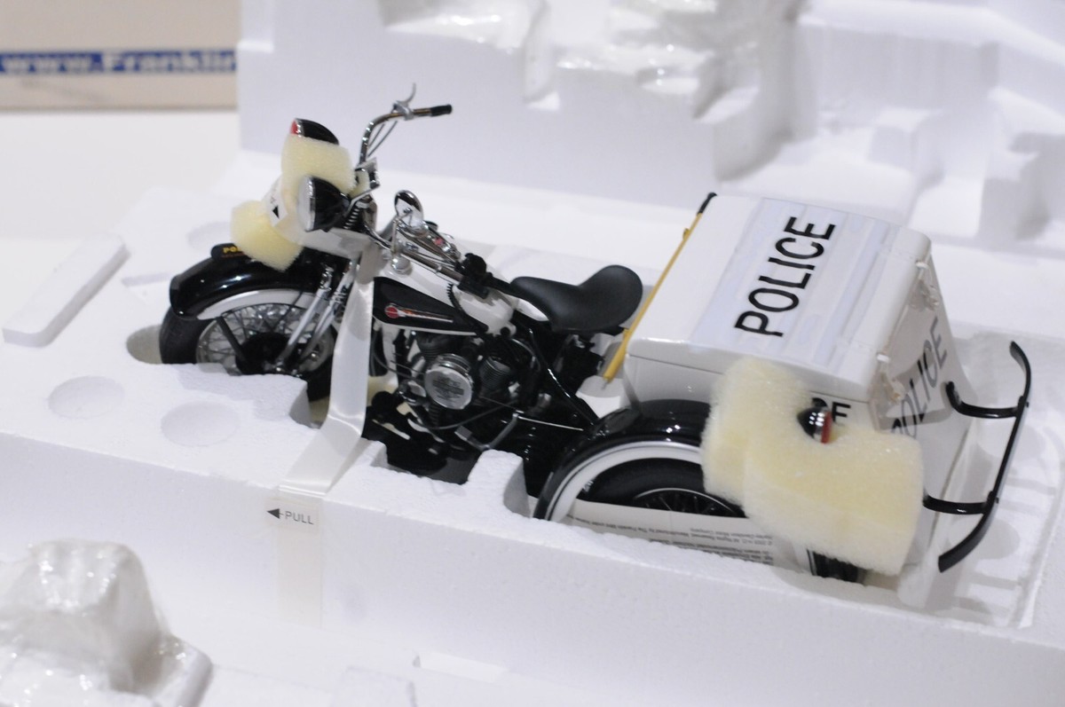 FRANKLIN MINT 1947 HARLEY-DAVIDSON POLICE SERVI-CAR LIMITED