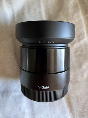 Sigma 19mm f/2.8 DN Wide Angle AF Lens for Sony E-Mount + Hood 