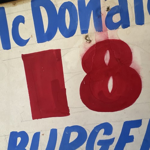 Insegna in cartone vintage dipinta a mano McDonald’s hamburger $.18 sfilata - Foto 4 di 6