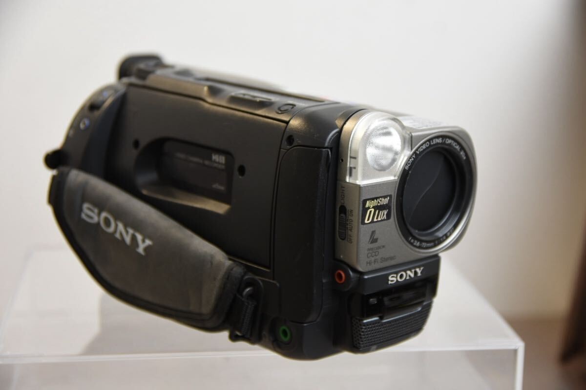 動作品　SONY Video8 Handycam CCD-TRV106 Sony NTSC Handycam Standard 8 Hi8 Camcorder - Video Transfer (CCD