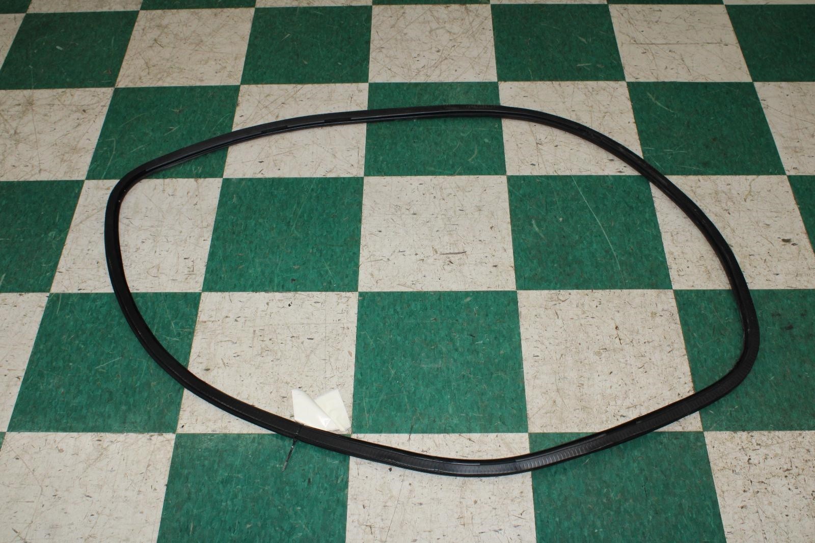 13-18 Flying Spur Black Front Passenger Right RH RF Door Seal Weather Stripping