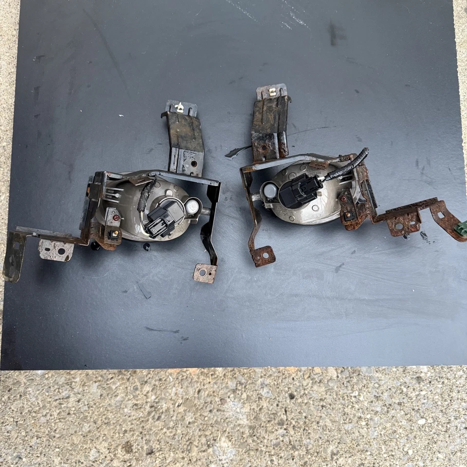 ✅️2005 -2008 ACURA RL LEFT & RIGHT OEM FOG LIGHT ASSEMBLY SET PAIR WITH BRACKETS - Image 2 of 3