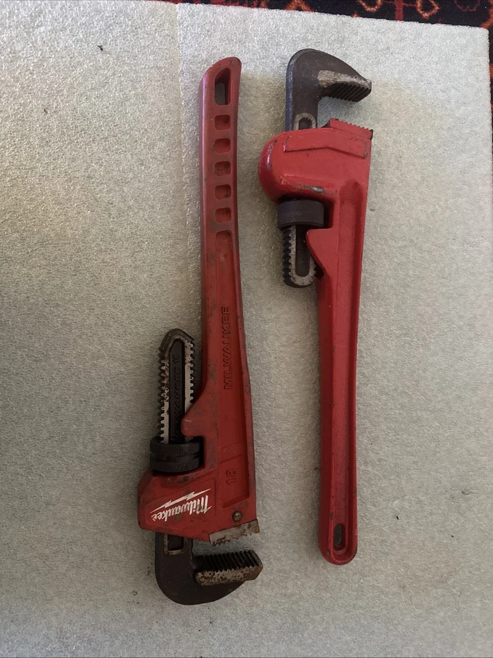 Two 18” Pipe Wrenches One Milwaukee And One Generic 48-22-7118 - Image 2 of 4