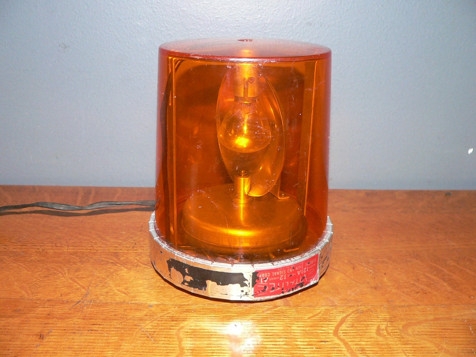 Vintage Federal Signal Vita-Lite model 121A Amber Lens 12V Safety Beacon Light