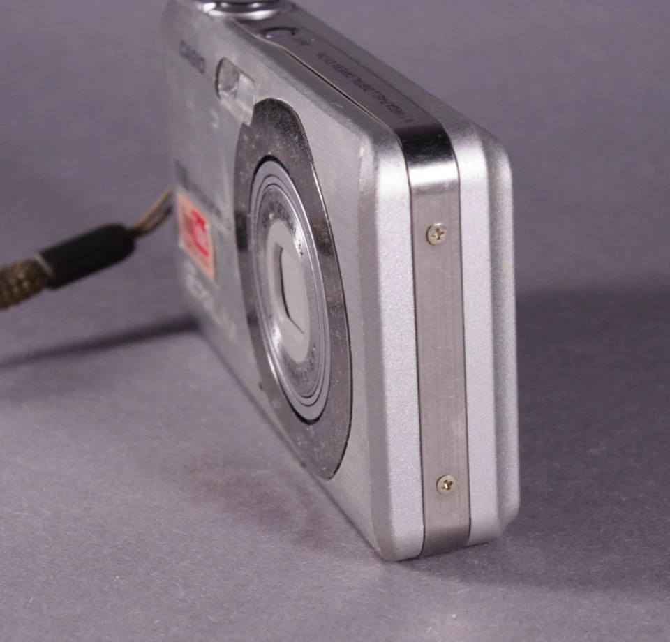 Casio Exilim EX-Z85 Silver 9.1MP 3x Optical Zoom Digital Camera with Accessories - Image 3 of 4