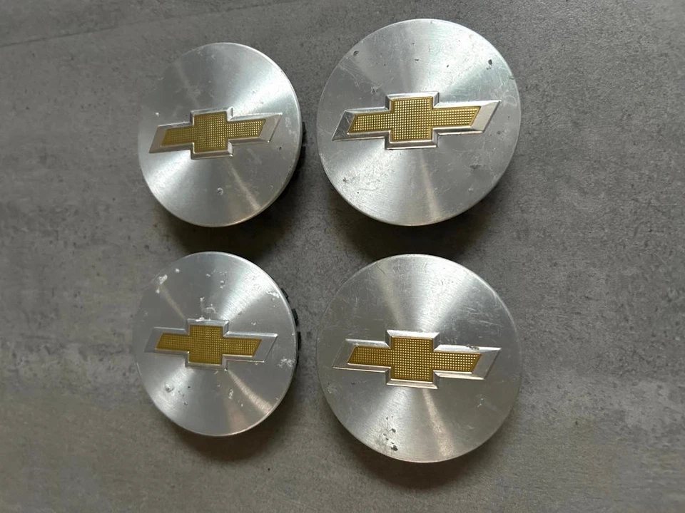 Juego de tapacubos centrales de rueda Chevy Traverse Equinox mecanizados y dorados x4 OEM usados #9595010 Foto 3 de 4