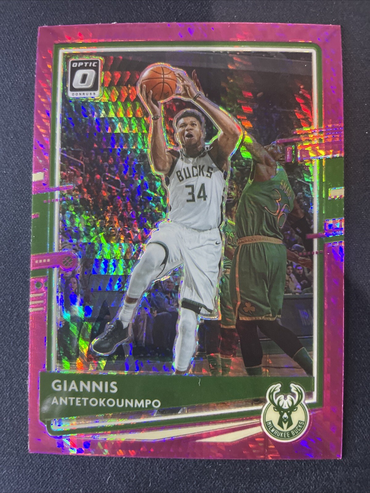 GIANNIS ANTETOKOUNMPO #29 2020-21 PANINI OPTIC Hyper Pink