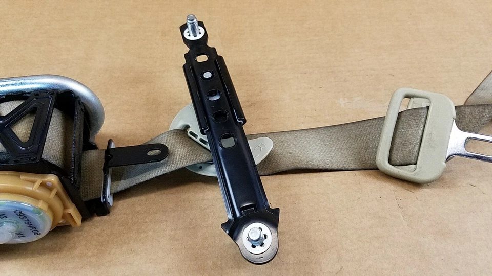 ⭐⭐OEM 08-09 INFINITI EX35 FRONT RIGHT SIDE SEAT BELT RETRACTOR W/ ADJUSTER BEIGE Foto 4 de 4