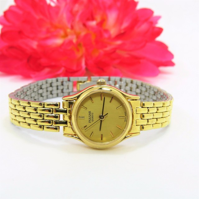 Woman's PULSAR Wrist Watch Yellow Gold Tone Face w/ yellow Gold Tone