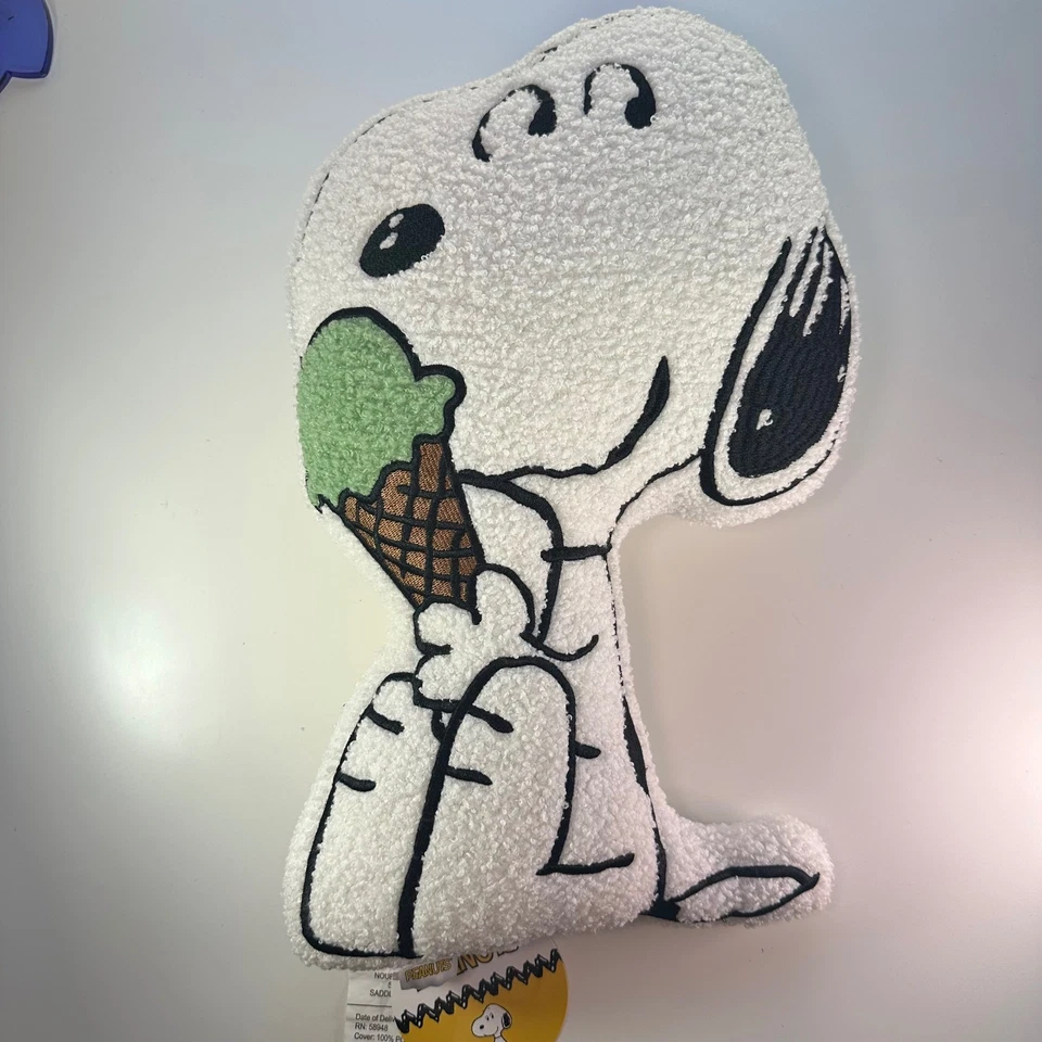 Almohada decorativa para helados Peanuts Snoopy Nourison Home 13 x 17 Foto 2 de 4