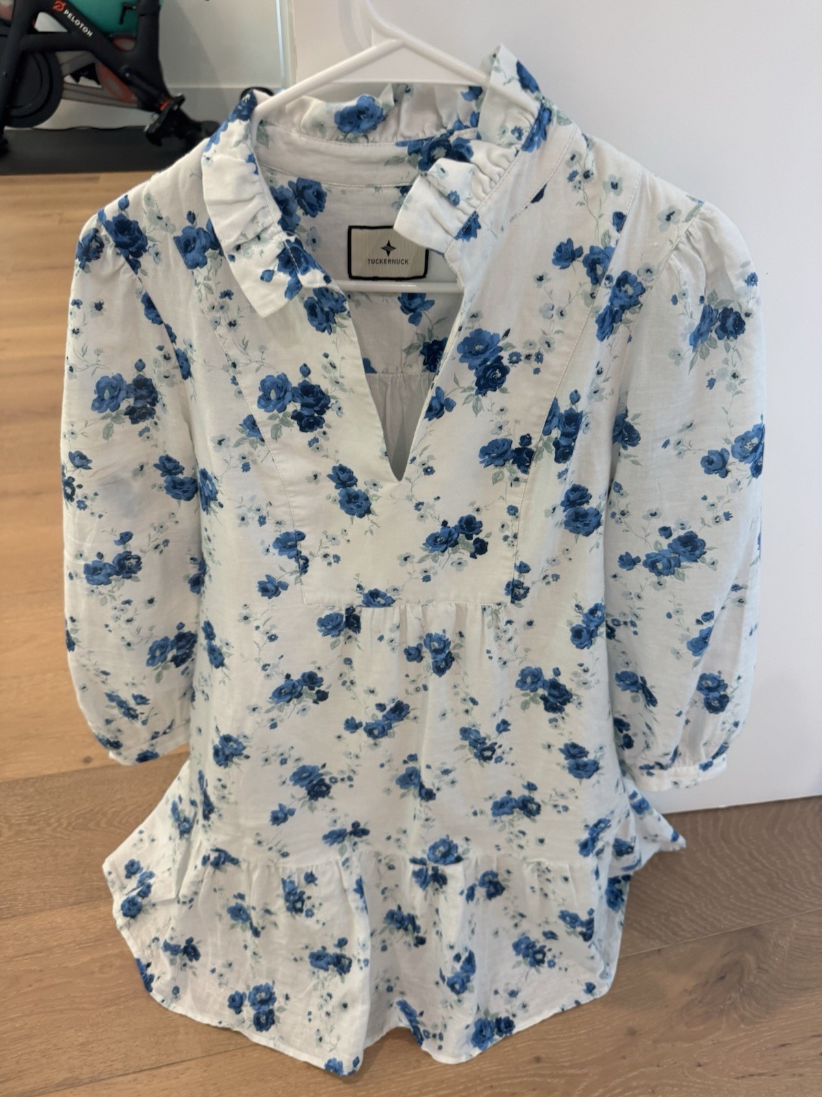 Tuckernuck White Blue Foral Size M