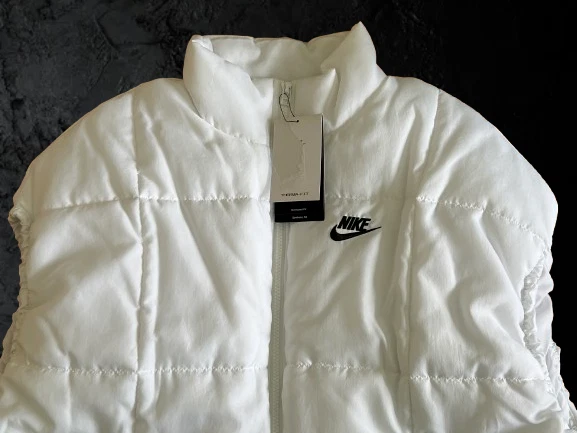Nike Sportswear Clásico Puffer Chaleco Suelto Ajuste Térmico Blanco Para Mujer Talla M Nuevo $110 Foto 4 de 4