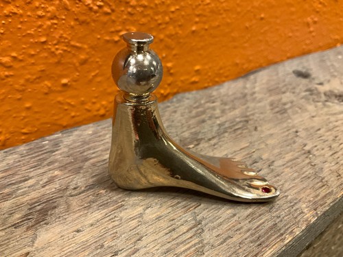 Ancien cadran téléphone pied nu laiton avec orteil bijou poids papier rare - Photo 2/15