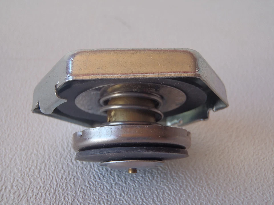 17007 Parts Master Radiator Cap - Image 2 of 3