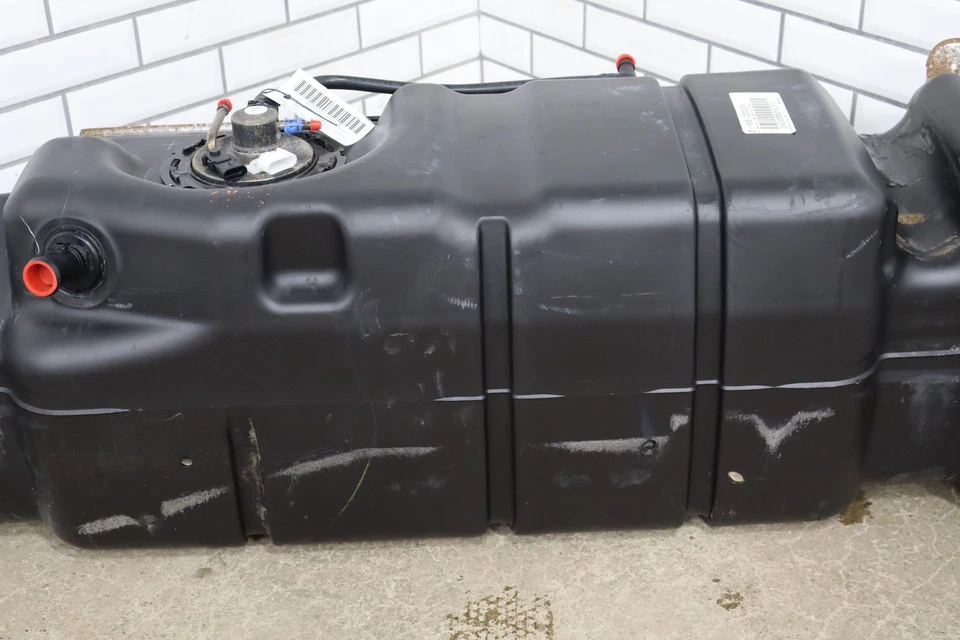 04-10 Chevy Silverado 2500HD 34 Gallon Fuel Tank with Pump - Изображение 3 из 4