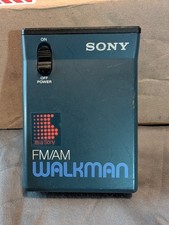 Sony AM/FM Walkman SRF-22W w/ Belt Clip - Tested Working - Dual Headphone jacks