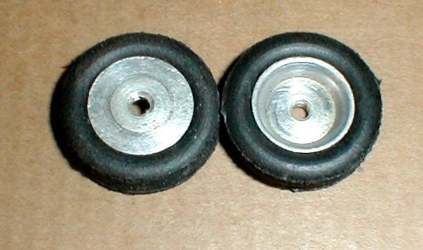 Neumático y ruedas 1 Pr banda de rodadura recta GOMA 13/16" X 3/16" 5:40 rosca SlotCar Nuevo de Lote Antiguo Foto 3 de 4