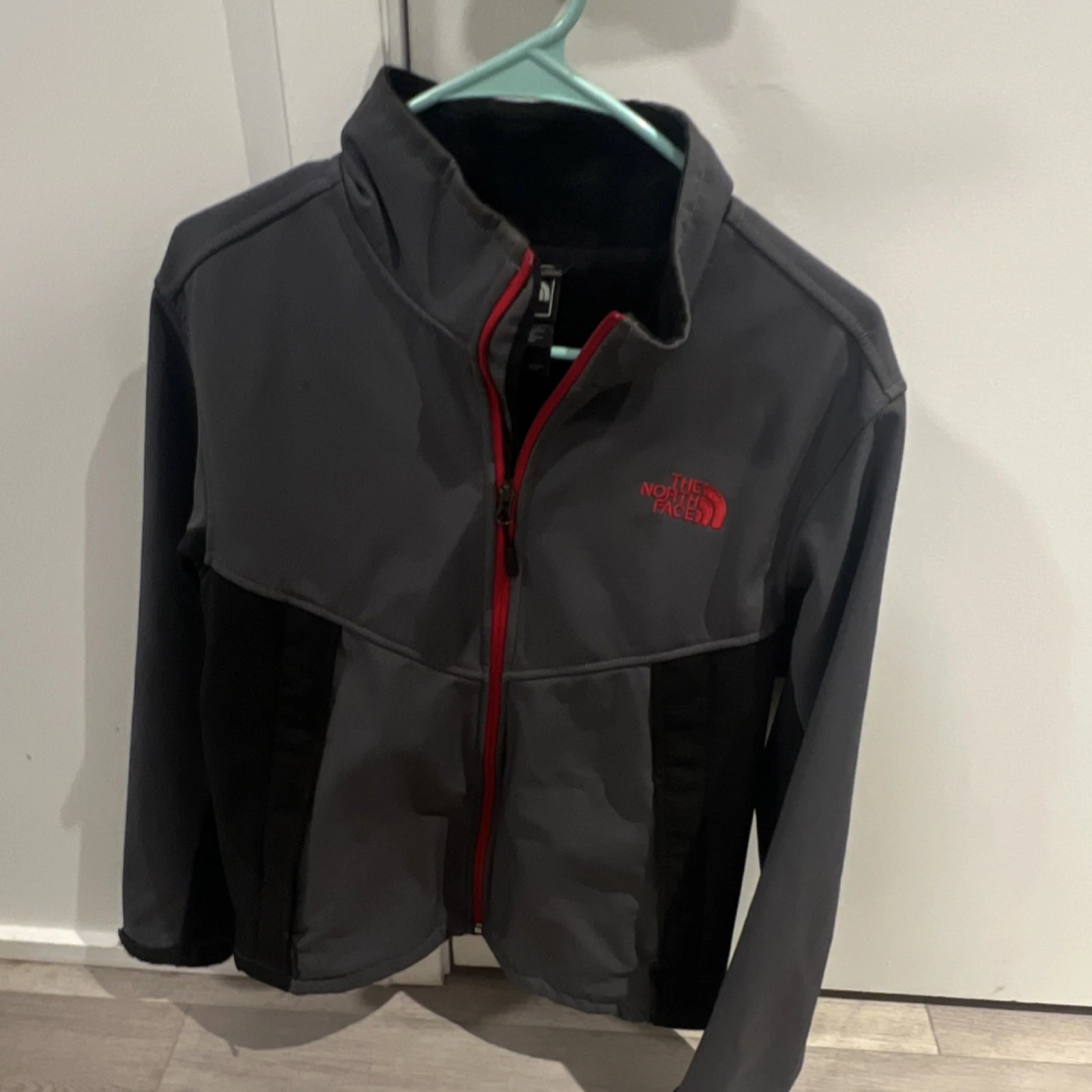The North Face Boys Softshell Jacket Gray Black Red Size M Full Zip Fleece Lined
