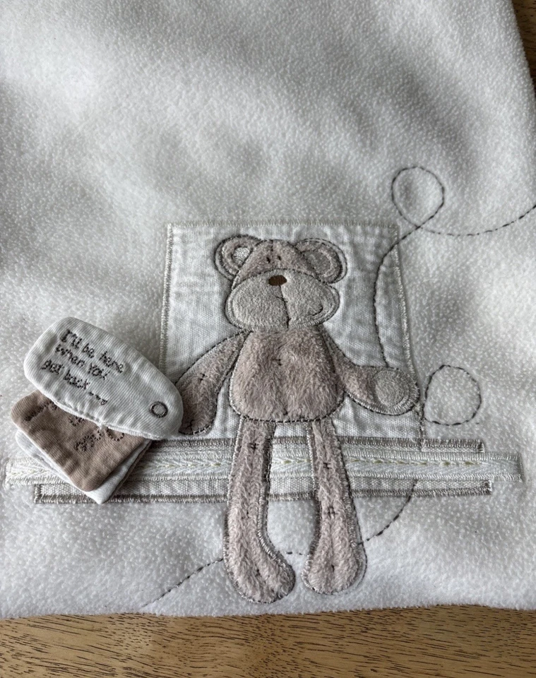 Juego de ropa de cama infantil para mamás y papás género neutro crema Foto 2 de 4