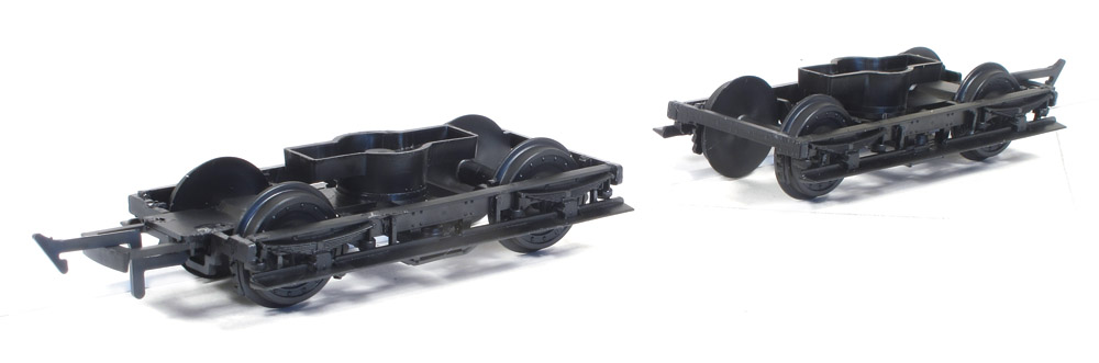 Parkside Models PA108 LNWR 8ft Coach Bogies & wheels Pk2 Plastic Kit OO Gauge