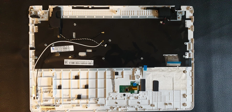 * SAMSUNG NP450R5G Clavier AZERTY avec plasturgie Touchpad enceinte antenne WiFi - Photo 2/4