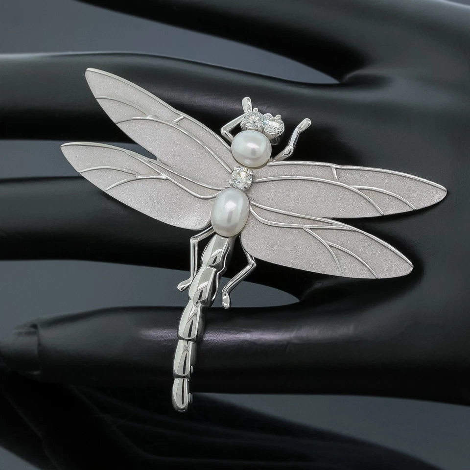 Broche/Pin Tiffany & Co. Diamante y Perla Blanca Libélula Oro Blanco 18K Foto 2 de 4