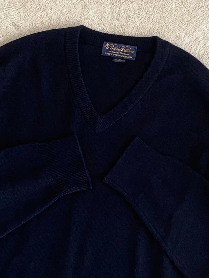 Made in Scotland Brooks Brothers 尺寸 M 100% 羊绒 V 领套头衫  — 第 2/4 张图片